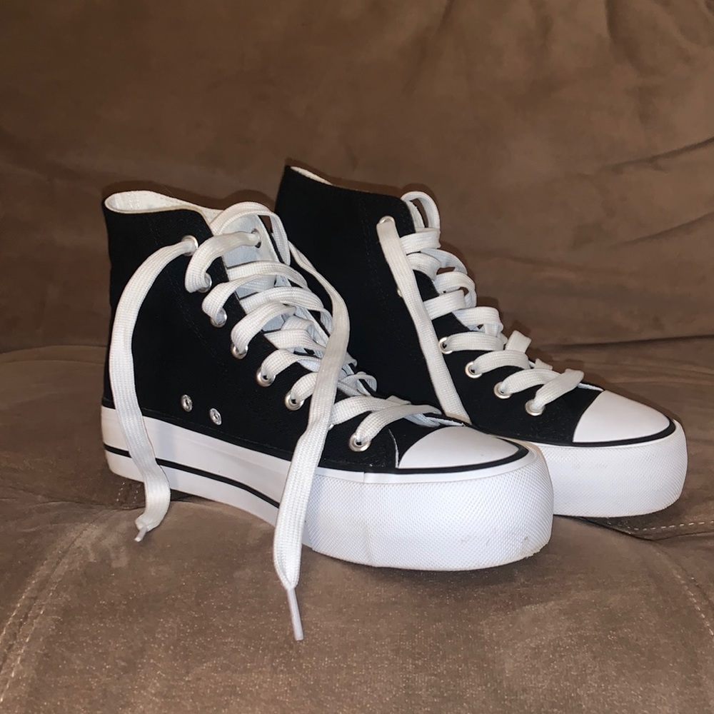 black platforms converse